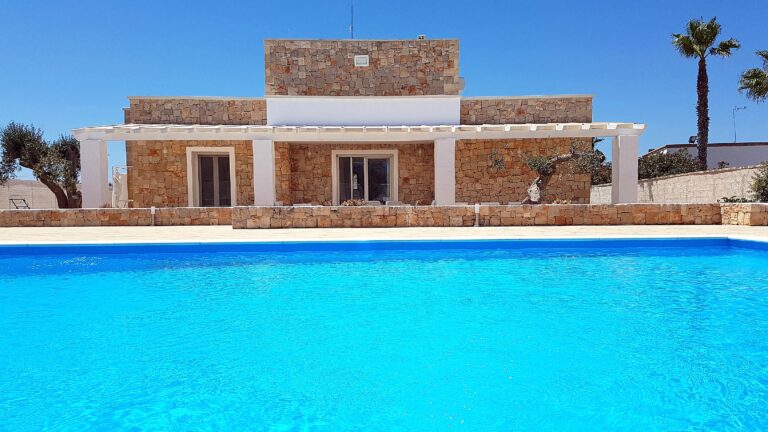 Malaspina luxury pool