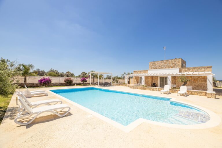 Malaspina luxury pool