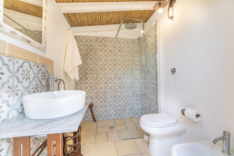 Tia pool trullo