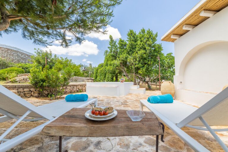 Tia pool trullo