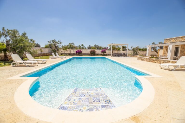 Malaspina luxury pool