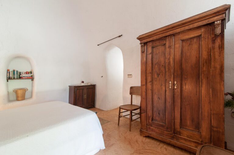 Tia pool trullo