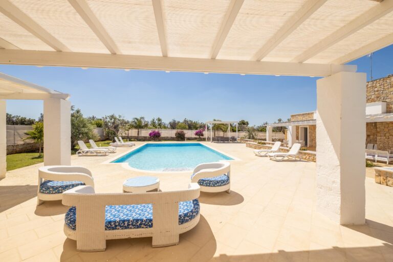 Malaspina luxury pool