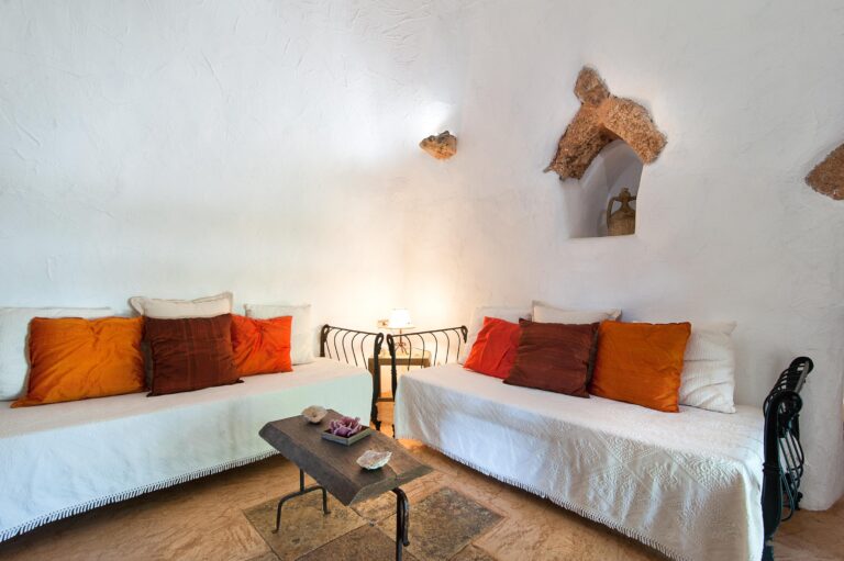 Tia pool trullo