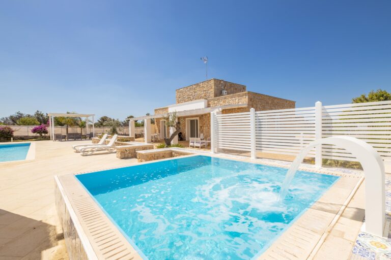 Malaspina luxury pool