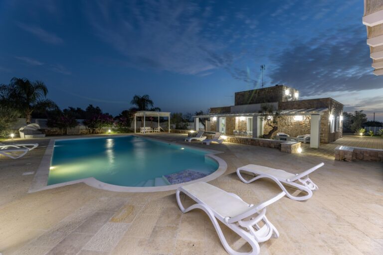 Malaspina luxury pool