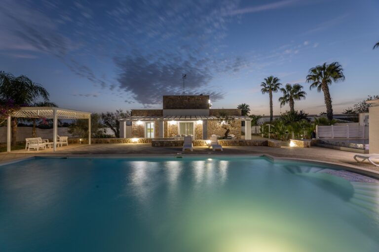 Malaspina luxury pool