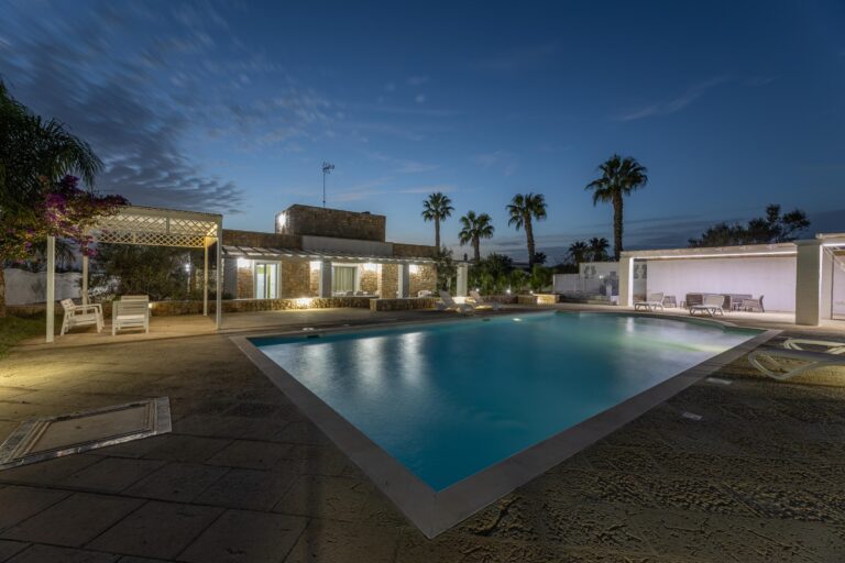 Malaspina luxury pool
