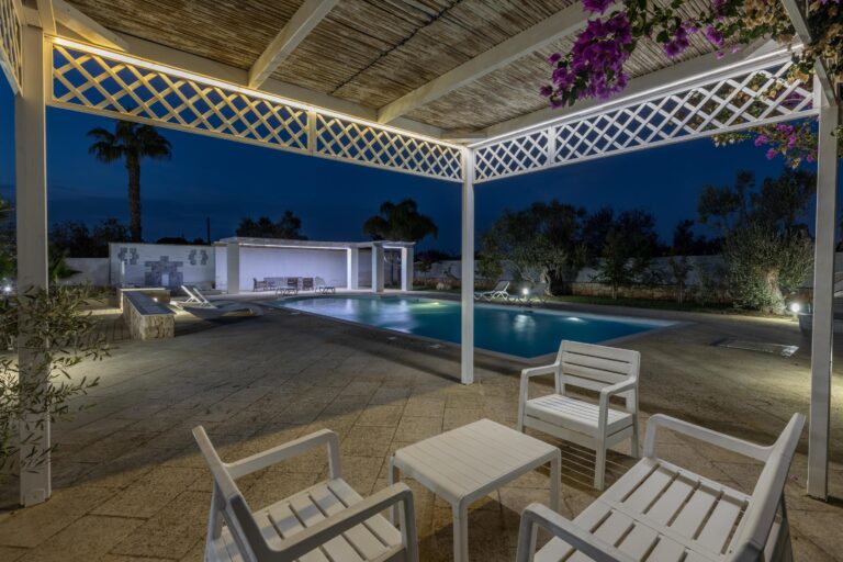 Malaspina luxury pool