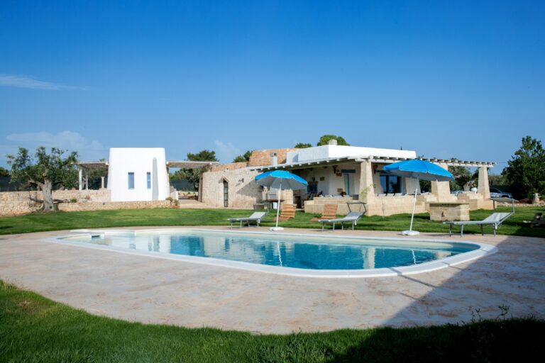 Prestige pool trullo