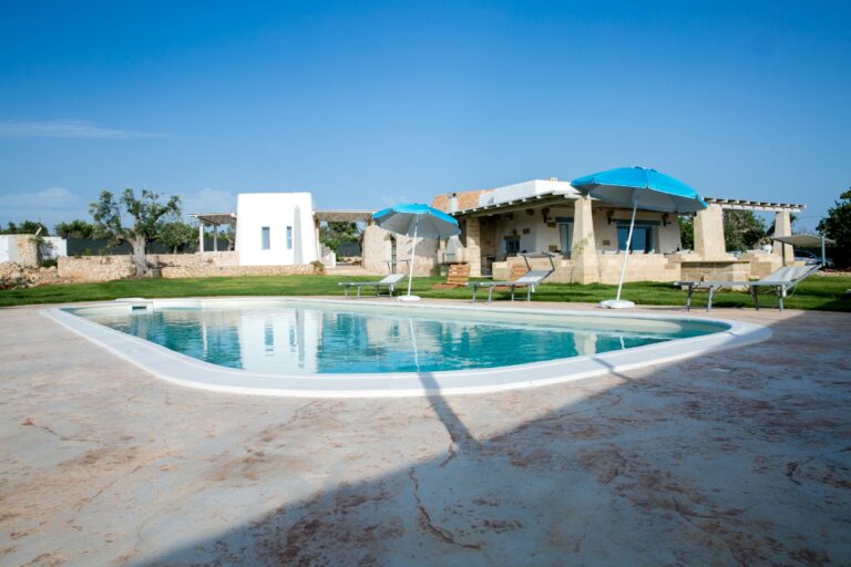 Prestige pool trullo