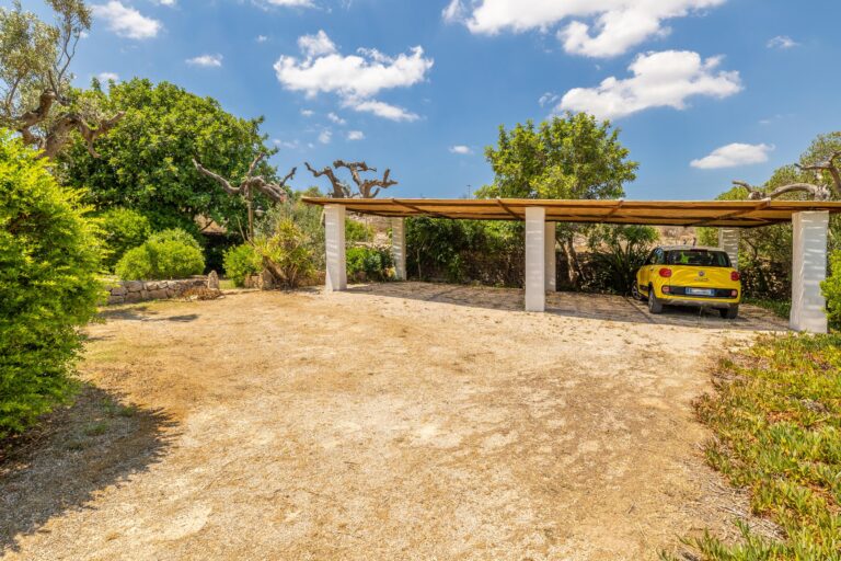 Tia pool trullo