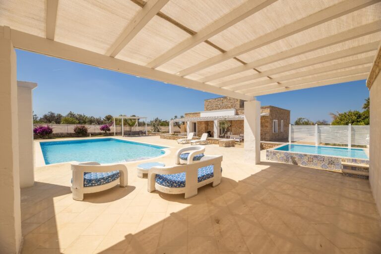 Malaspina luxury pool