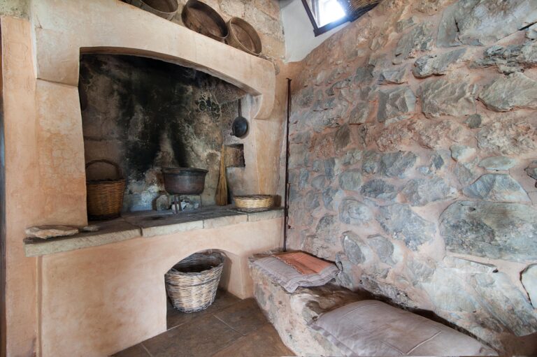 Tia pool trullo