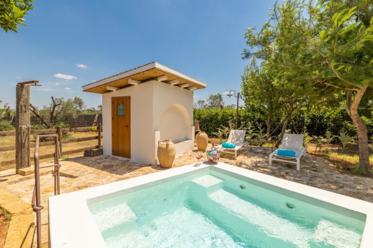 Tia pool trullo