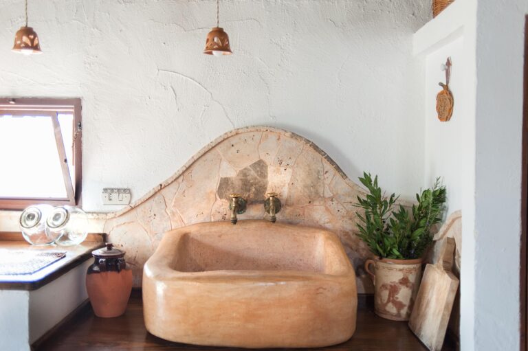 Tia pool trullo