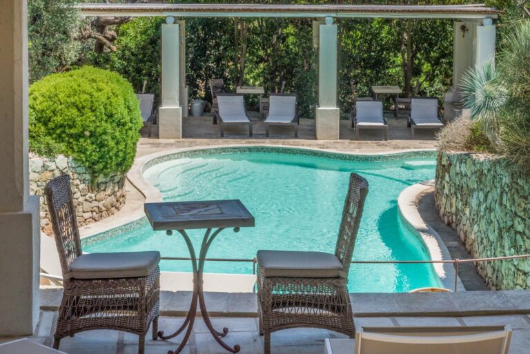 Tia pool trullo