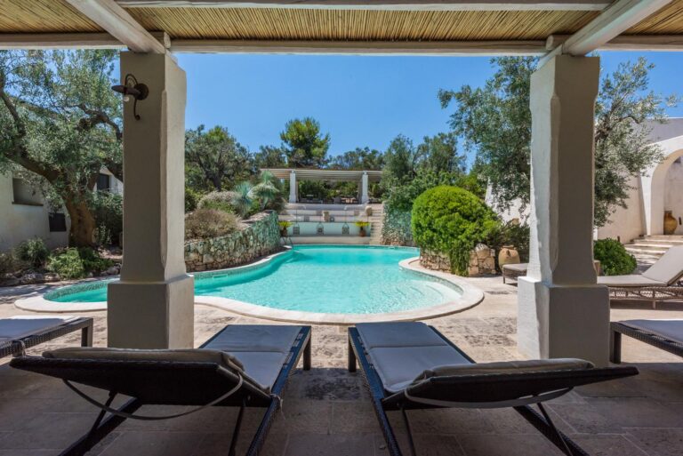 Tia pool studio