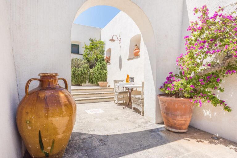 Tia pool trullo