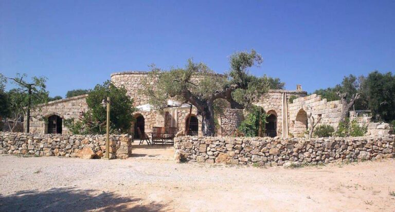 Tia pool trullo
