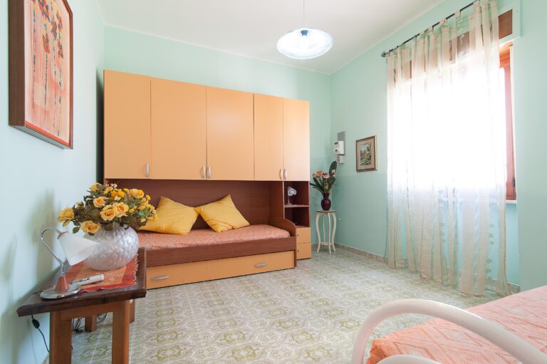 The green sea small house